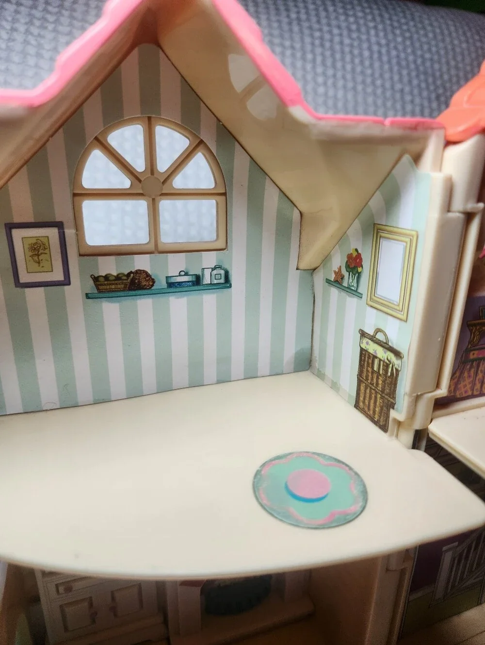 Fisher-Price Pink & Blue Loving Family CottageFold-Out Dollhouse Playset 2000